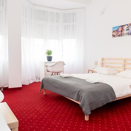 Bao Apartament & Rooms Oradea Bagian luar foto