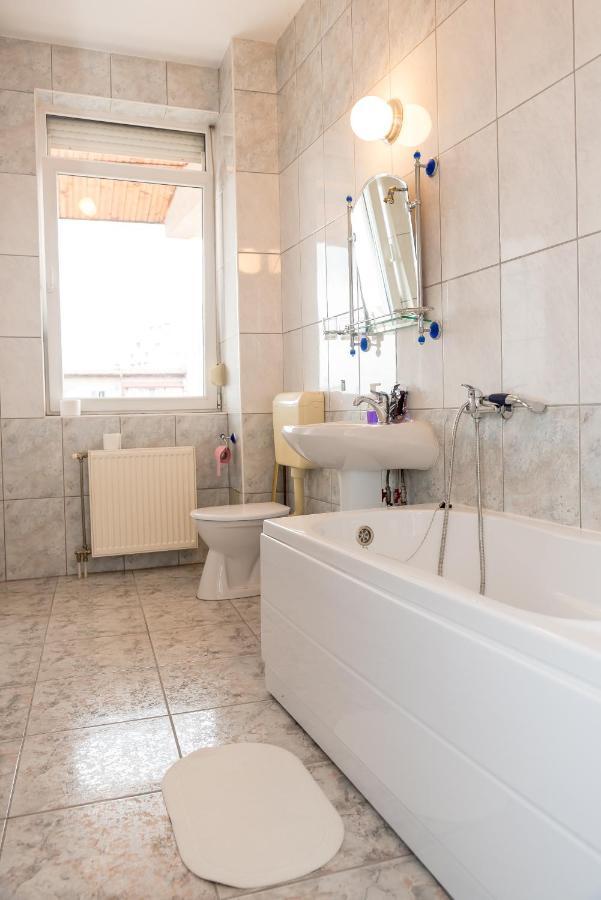 Bao Apartament & Rooms Oradea Bagian luar foto