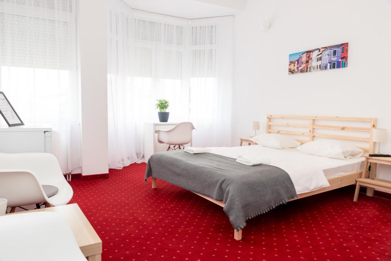 Bao Apartament & Rooms Oradea Bagian luar foto