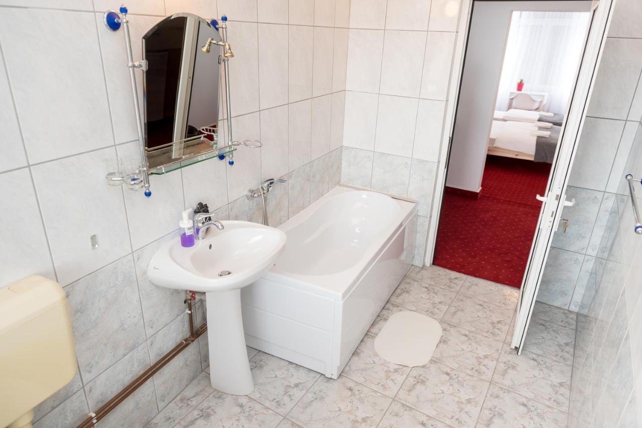 Bao Apartament & Rooms Oradea Bagian luar foto